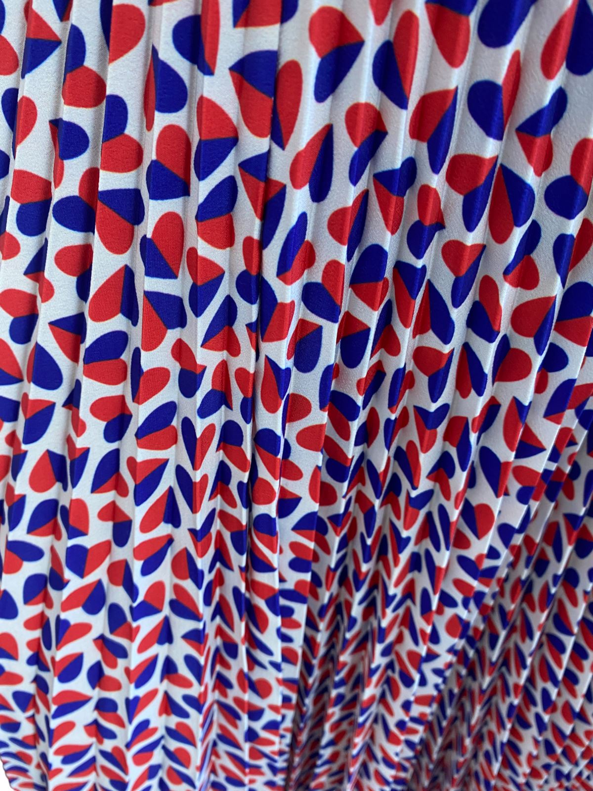 Paul Smith Pleated Midi Skirt | Size 40 / 8 AU, Heart Print, Red, Blue, White