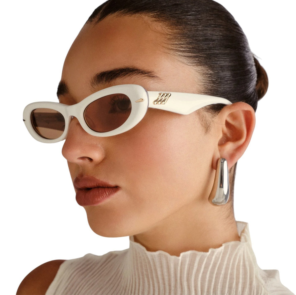 Le Specs LUXE Edition | Numero Uno, Ivory/White, Small/Oval, Tan Tint Lens
