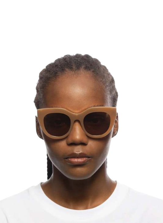 Model wearing Naked Pear Le Specs Air Heart oversized caramel cat eye sunglasses with khaki mono lenses